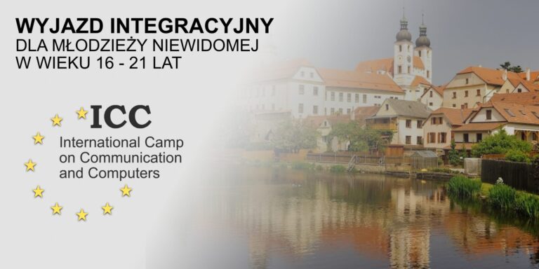 Grafika z tekstem na białym tle: „Wyjazd integracyjny dla młodzieży niewidomej w wieku 16-21 lat. Niżej logo ICC, a białe tło płynnie zamienia się w pejzaż uniwersytetu, jest rzeka i dużo zieleni.